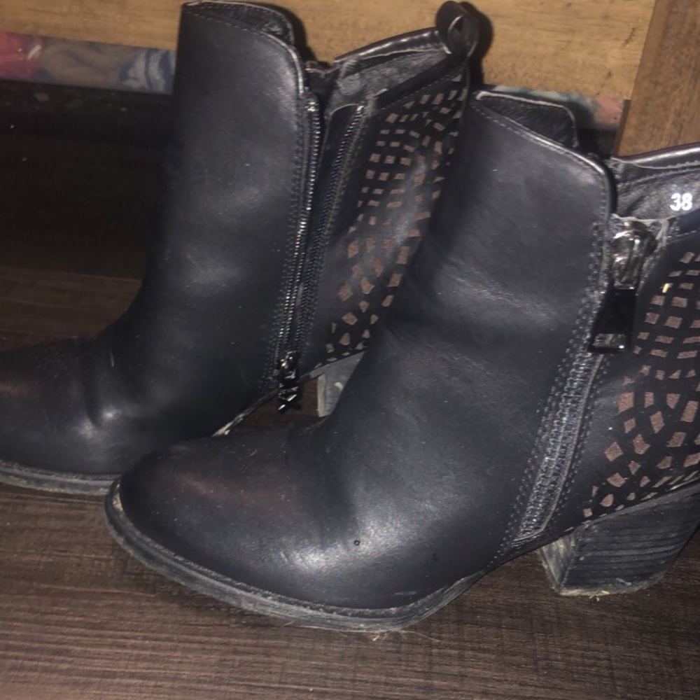 Black Ankle boots XTi barely worn